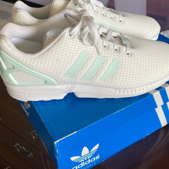 adidas Shoes - Ladies Adidas Tennis Shoes 9.5